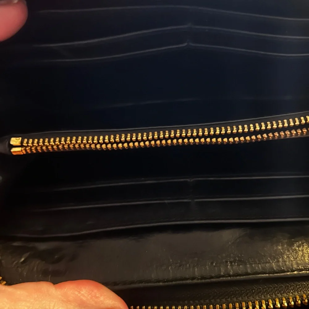 Tory Burch Black Leather Zip Wallet. Project Piece - Picture 8 of 13